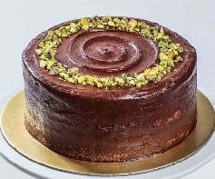 Şık Sunumlu Çikolatalı Fıstıklı Yaş Pasta